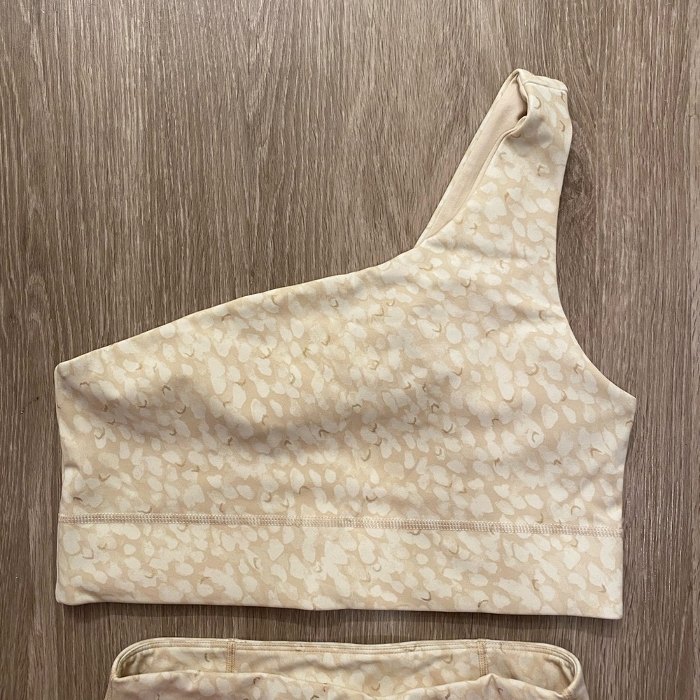 Fabletics Set Top Size L, Bottoms Size M - Good C… - image 3